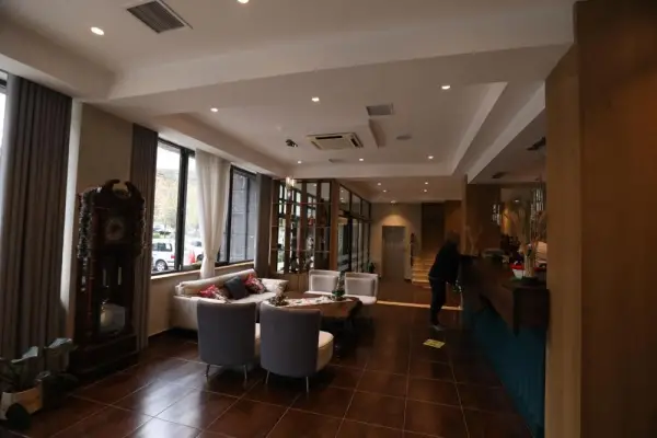 Hotel 1 Maji 10