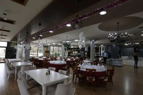 Hotel 1 Maji 4